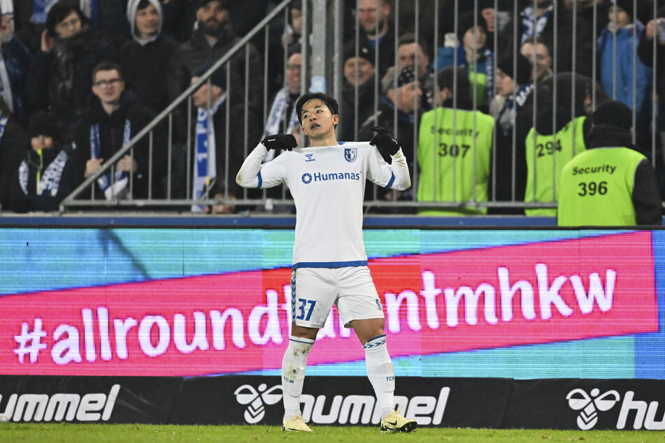 Was für ein Spieler! Tatsuya Itō zeigte gegen Schalke zweifellos, dass er in die Startformation gehört.