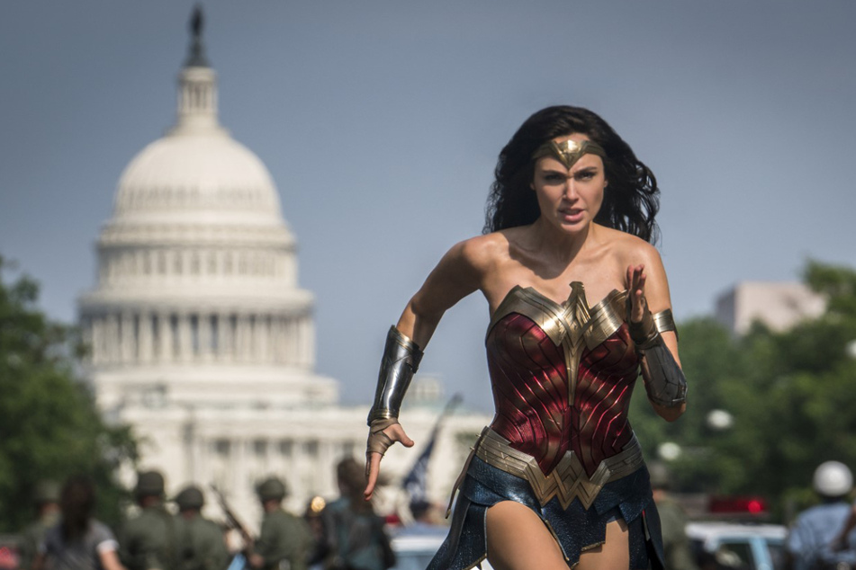 Gal Gadot (35) verkörpert auch im Sequel des weltweiten Megahits "Wonder Woman", die Amazonen-Prinzessin im Kampf gegen das Böse verkörpern.