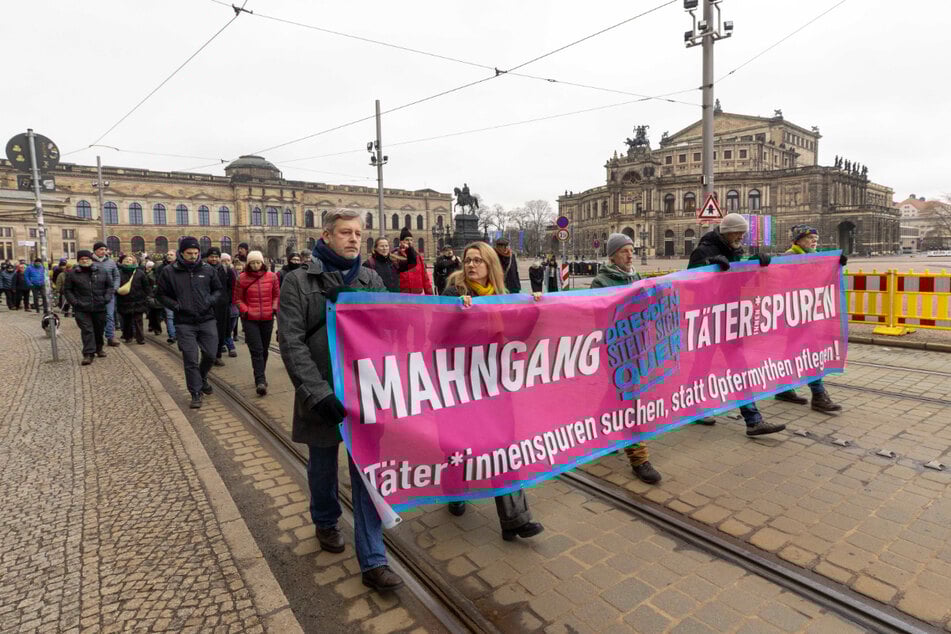 Unter anderem waren Kulturbürgermeisterin Annekatrin Klepsch (48, Linke) und der Landtagsabgeordnete Albrecht Pallas (45, SPD) vor Ort.