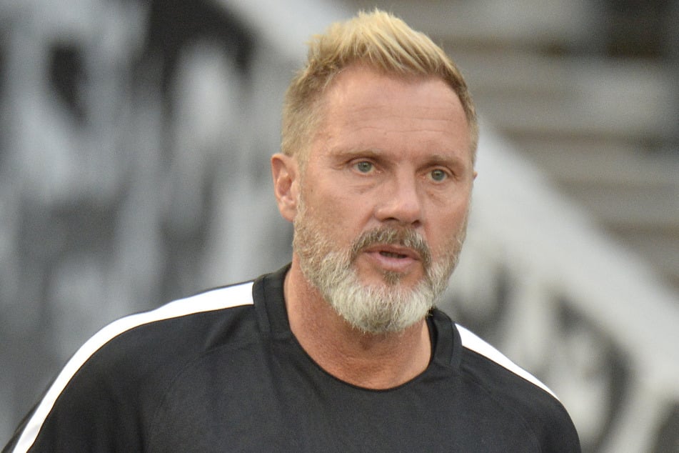 Thorsten Fink (56) ist seit Mitte Juni neuer Trainer des KRC Genk. Bei seiner ersten Ansprache an die Mannschaft leistete er sich einen peinlichen Fauxpas. (Archivfoto)