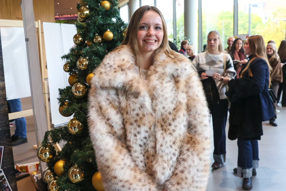 BWL-Studentin Clara Weilandt (19) würde sich gerne etwas dazuverdienen und findet, "dass gerade eine begrenzte Tätigkeit auf dem Weihnachtsmarkt parallel zum Studium gut wäre".