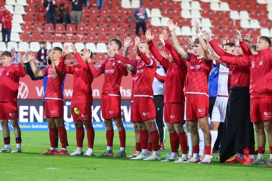 Der FSV freute sich nach der Partie gegen Magdeburg II. über den nächsten Heimdreier.