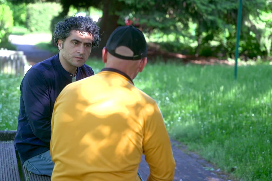 Ammar (r.) wurde in der Vergangenheit selber handgreiflich gegenüber seiner Frau, wie er Reporter Tarek Khello erzählt.