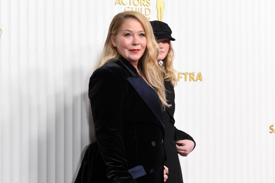 Christina Applegate (l.) im Februar 2023 an der Seite ihrer Tochter Sadie (15) bei den Screen Actors Guild Awards in Los Angeles.