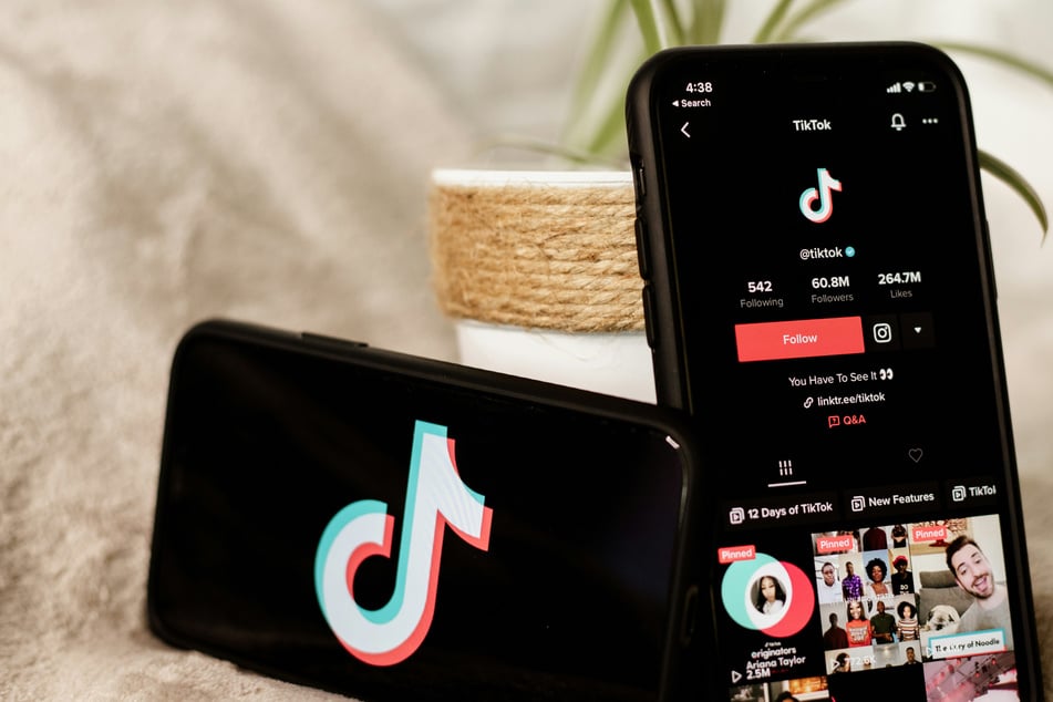 Tiktok has rolled out a new crowd that is organized debunking in the United States called Footnotes.