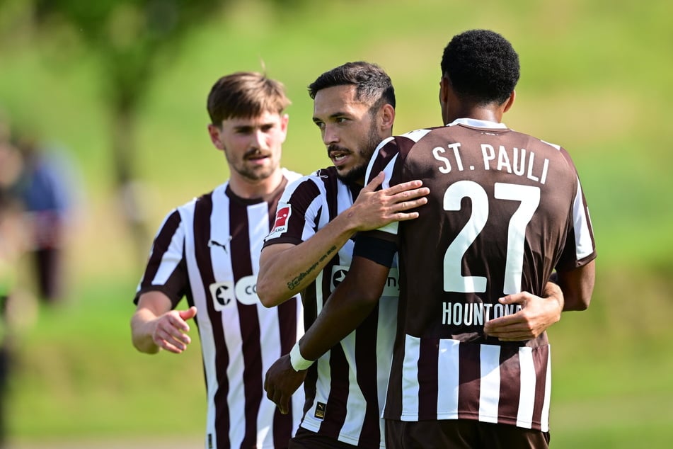 Die Neuzugänge Andreas Hountondji (r.) sowie Mathias Pereira Lage (M.) erzielen in Halbzeit zwei jeweils einen Treffer.