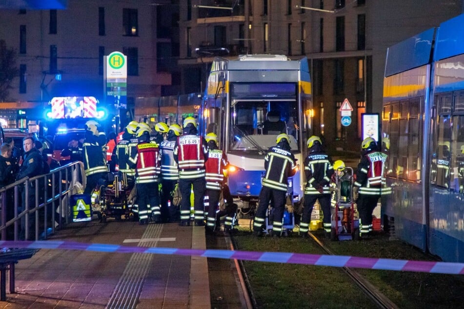 Zahlreiche Einsatzkräfte kümmerten sich um die Bergung.