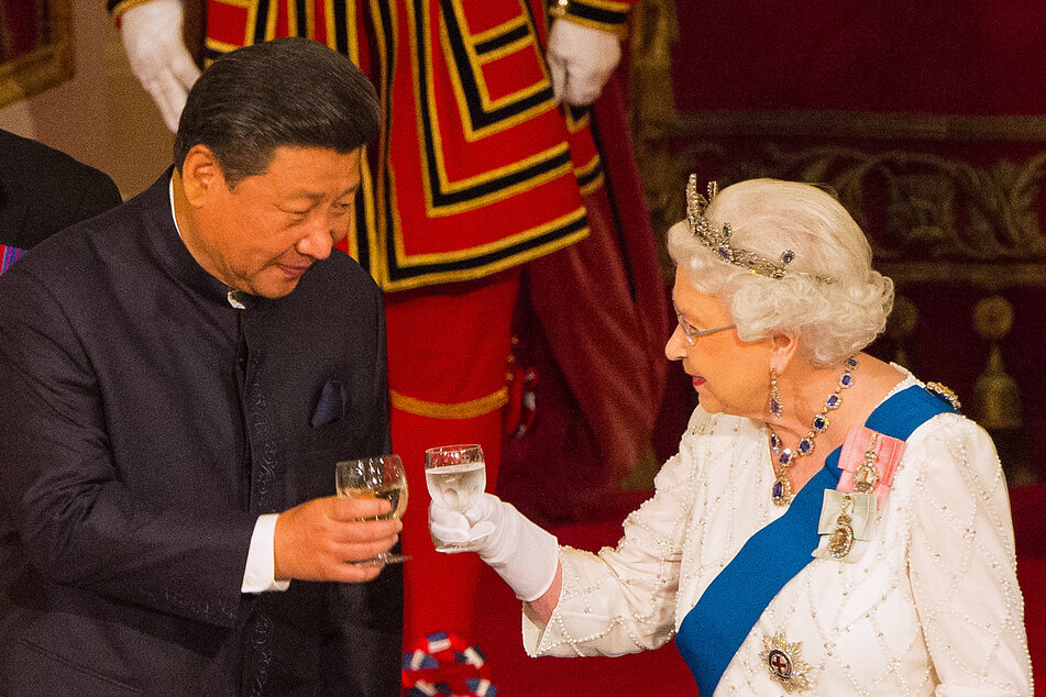 Xi Jinping (69) traf im Oktober 2015 im Buckingham Palast auf die Queen.