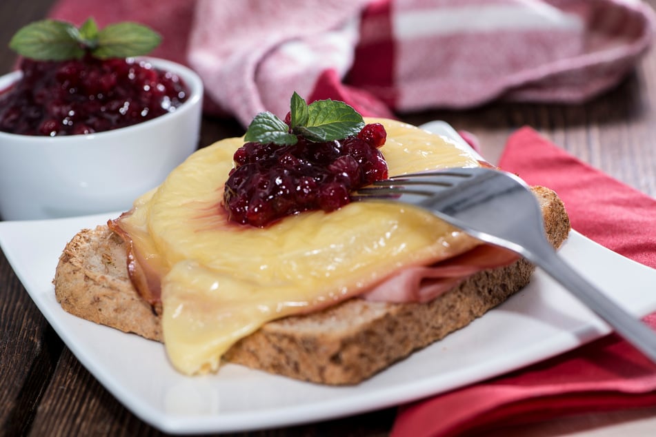 Toast Hawaii in Kombination mit Marmelade sorgt für die extra Süße.
