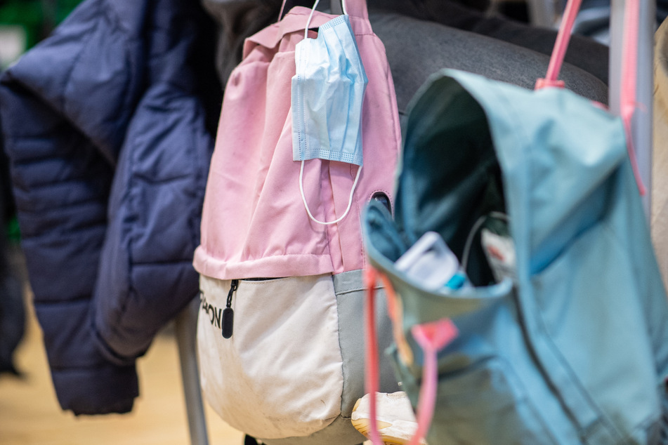 Landesregierung beschließt: Ab morgen wieder Maskenpflicht in den Schulen von NRW!