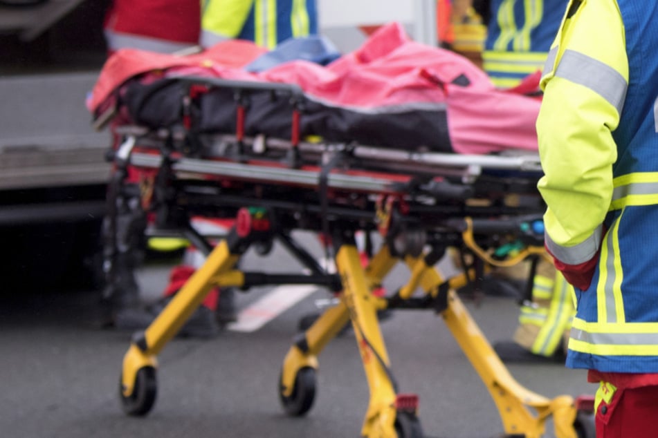 Eine Bikerin ist nach einem Unfall gestorben. (Symbolbild)