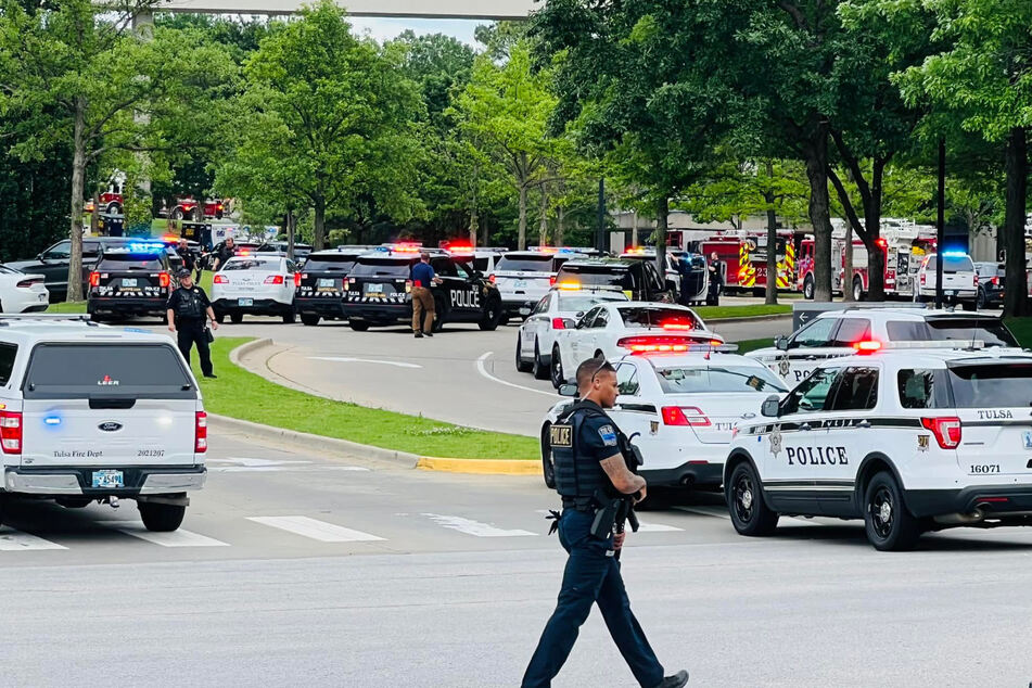 Die Polizei sperrte das Gelände rund um das Krankenhaus in Tulsa (USA) ab.