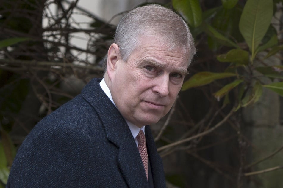 Prinz Andrew (63) ist in einen Missbrauchsskandal, in dem es auch um Sex mit Minderjährigen geht, verwickelt.