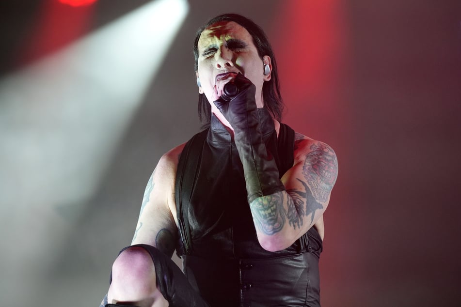 Das Kunstwerk an der Hausfassade zeigt eine Abbildung von Marilyn Manson (56), einem US-amerikanischen Musiker.