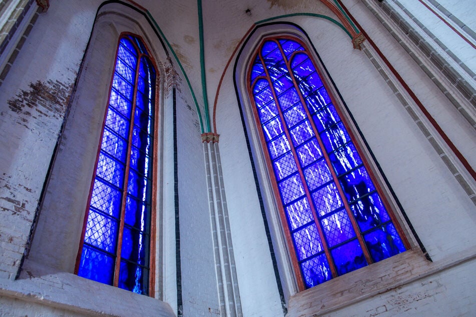 Auch Kirchenfenster gehören zu den Kunstschätzen, die Restauratoren bewahren.