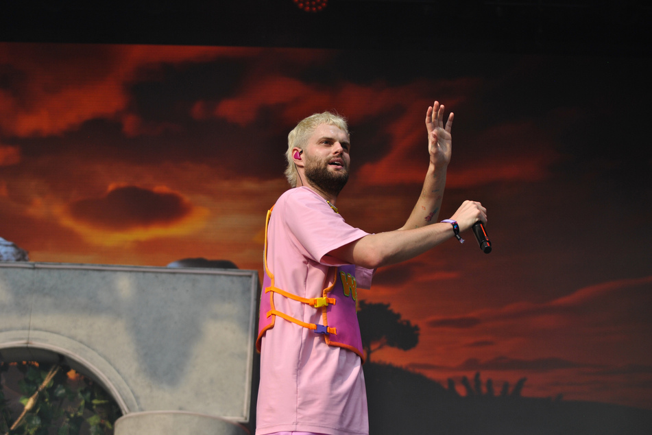 Tucker Halpern of SOFI TUKKER waves to the crowd during Day 3 of Governors Ball Music Festival in Queens, New York on Sunday, June 11, 2023