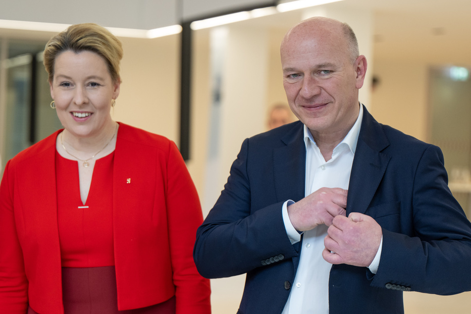 Bei der Unterzeichnung des neuen Koalitionsvertrages im Festsaal des Roten Rathauses sind auch Franziska Giffey (44, SPD) und der Kai Wegner (50, CDU) dabei.
