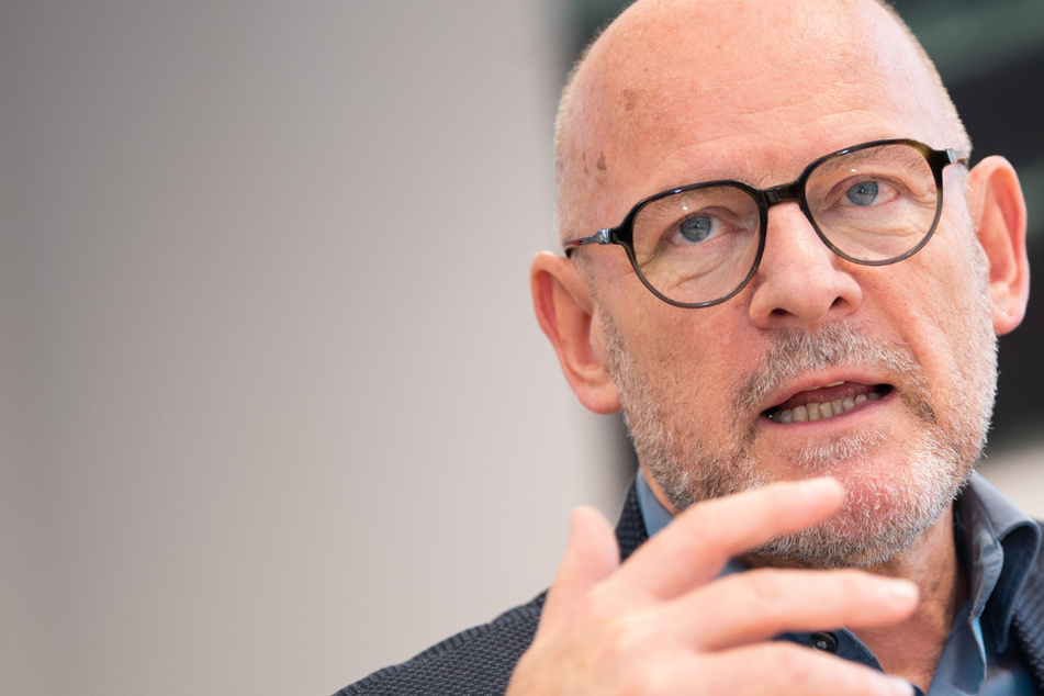 Verkehrsminister Hermann: E-Autos fahren nicht klimaneutral