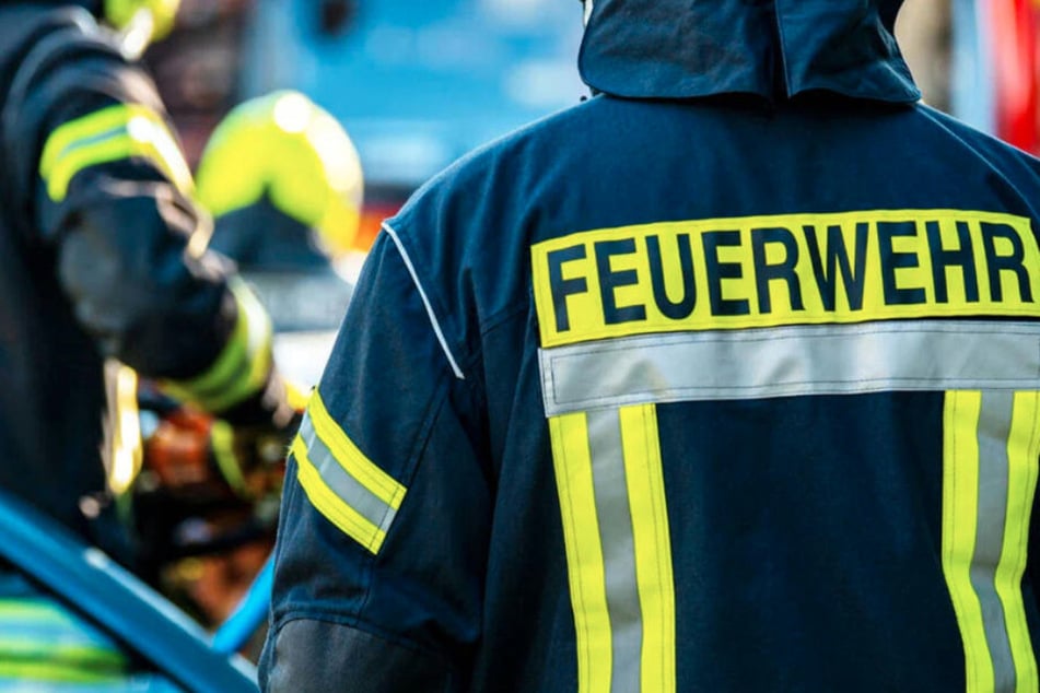Brennende Kerze vergessen: Mann verletzt, 20.000 Euro Schaden