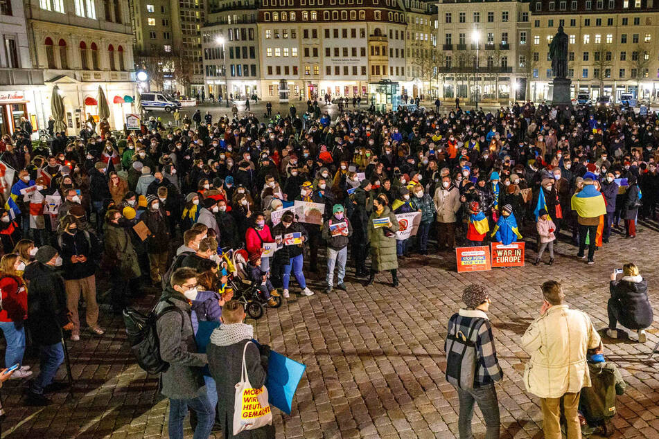 Dresden: Dresden solidarisiert sich mit der Ukraine: Hunderte demonstrieren für den Frieden