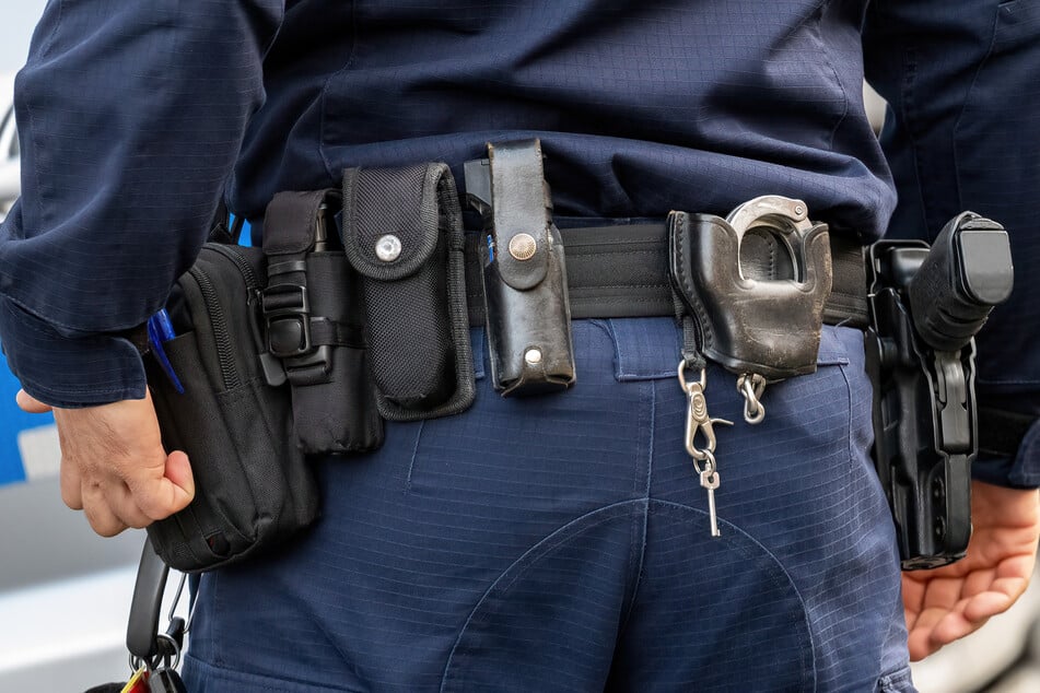 Laut den Angaben von Manuel M. soll sich Johanna G. mit einem Polizeigürtel selbst stranguliert haben - eine Darstellung, die auch seine Anwältin vertritt. (Symbolbild)