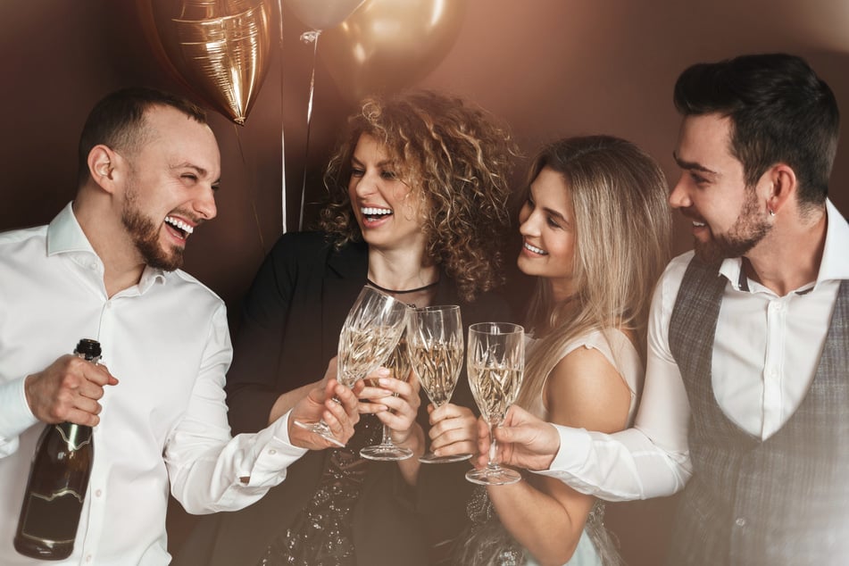 Genießt den Abend und schwingt das Tanzbein bei der großen Ü40-Party. (Symbolfoto)