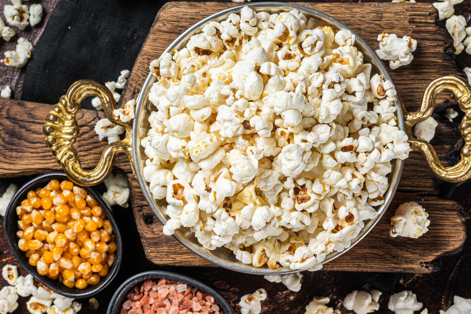 Popcorn ist ein kalorienarmer Snack, den Du in vielen leckeren Variationen Zuhause selber machen kannst.