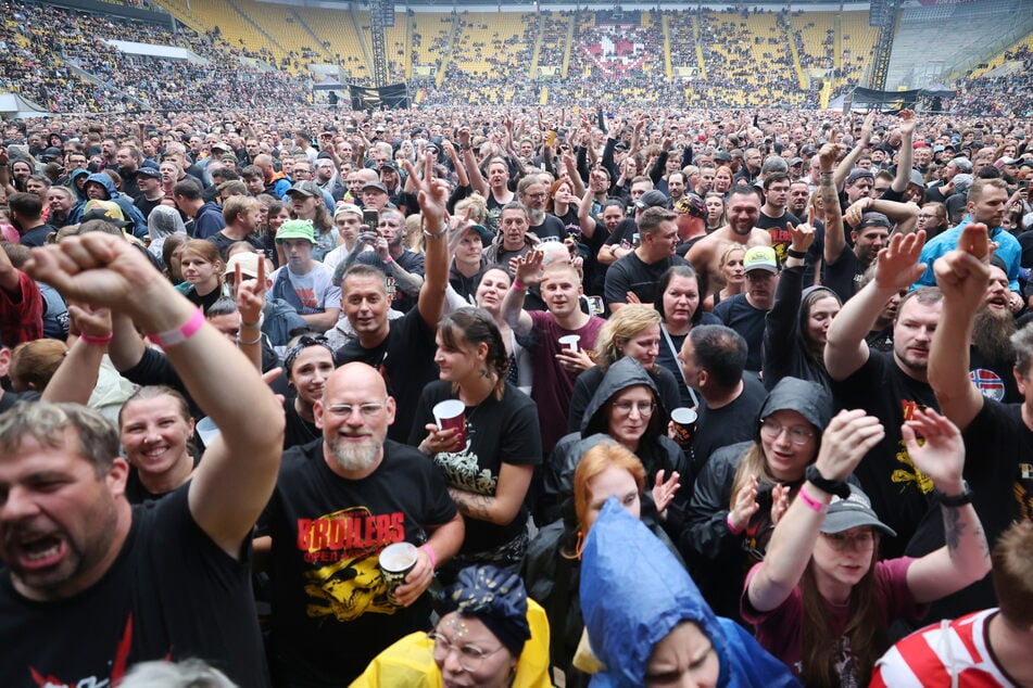Trotz des schlechten Wetters zeigten sich die Fans der Band alles andere als träge und schlecht gelaunt - ganz im Gegenteil.