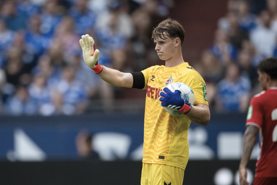 Muss nach seiner Degradierung zur Nummer Zwei den Konkurrenzkampf um den Kölner Kasten aufnehmen: Kölns Torhüter-Talent Jonas Urbig (21). (Archivbild)