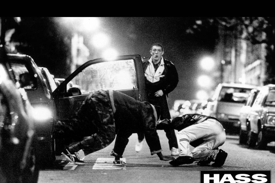 Der Film, der das trostlose Leben in den Banlieues Frankreichs schildert, ist in Schwarz-Weiß gedreht.