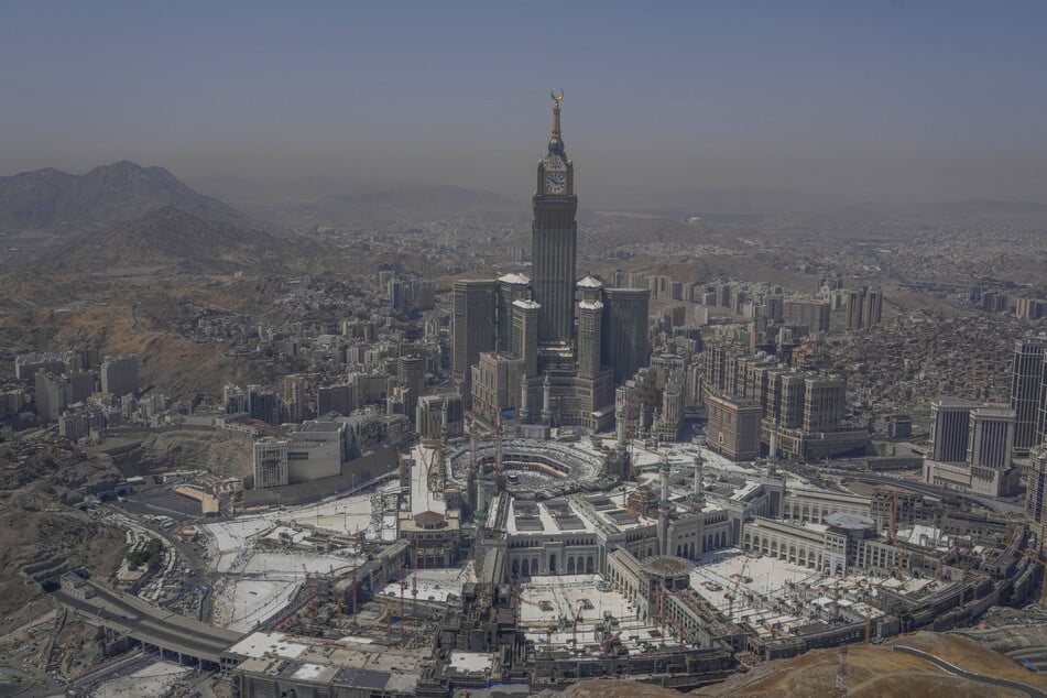 Saudi-Arabien wird teils auch aus dem nördlichen Nachbarland Irak angegriffen. Hinter diesen Attacken werden schiitische Milizen vermutet, die ebenfalls vom Iran unterstützt werden.