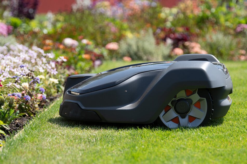 A lawn mower robot stopped its own theft (stock image).