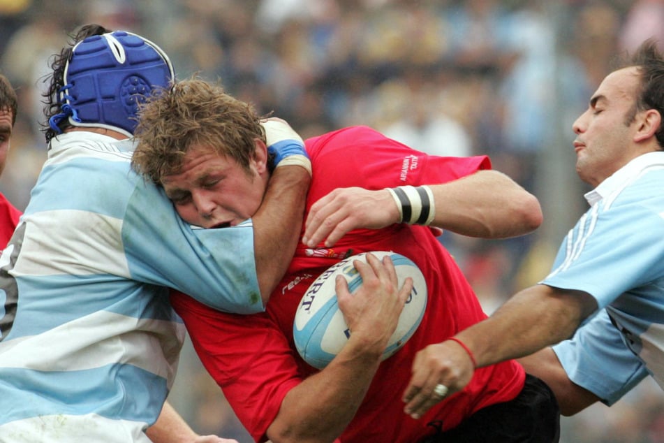 Auch Dafydd James (47, M.), ehemaliger walisischer Rugby-Nationalspieler, ist von langfristigen Hirnschäden betroffen.