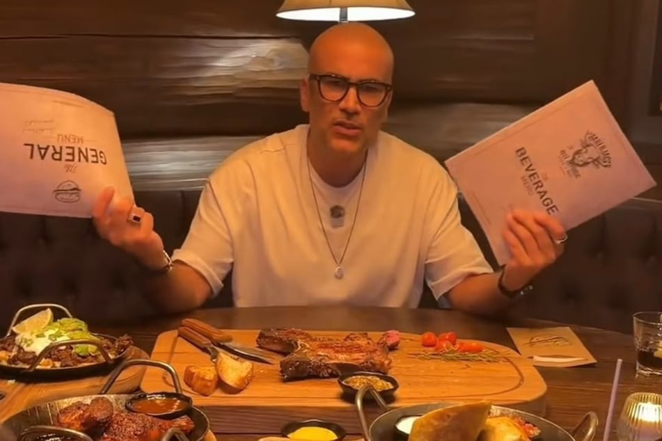Kemal Üres, bekannt als "Der Gastroflüsterer", war zu Gast bei Timberjacks und äußerte sich kritisch über das angebotene Essen.