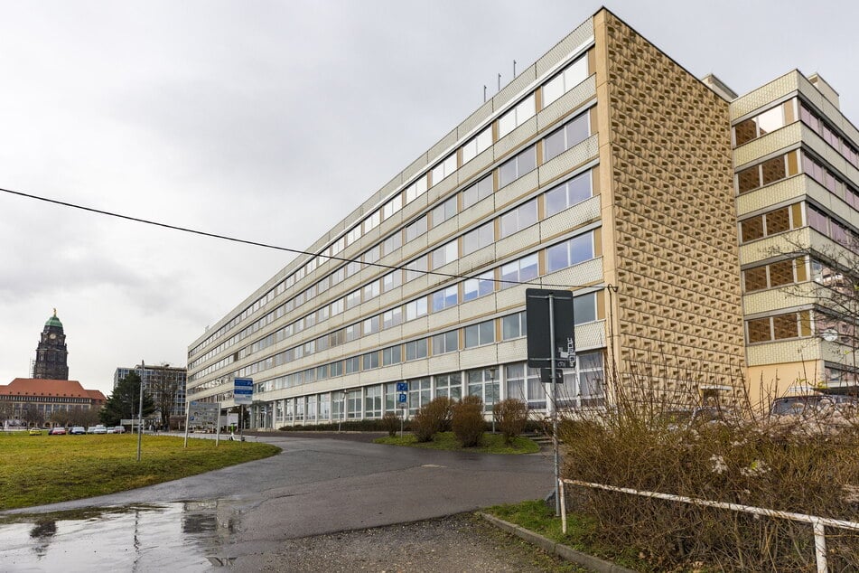Vor den Türen der Dresdner Ausländerbehörde auf der Lingnerallee spielte sich die Szene ab. (Archivfoto)