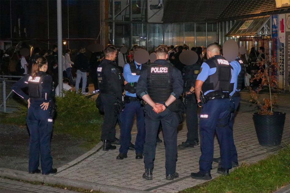 In der Nähe fand eine Party mit Jugendlichen statt.