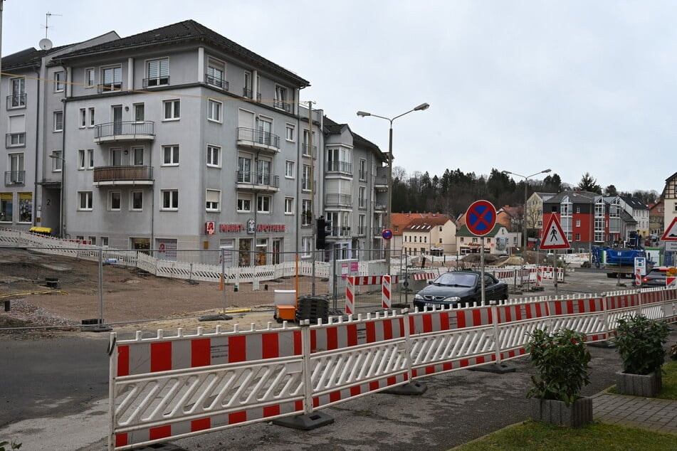 Die Bauarbeiten auf dem Planitzer Markt sollen noch anderthalb Jahre dauern.