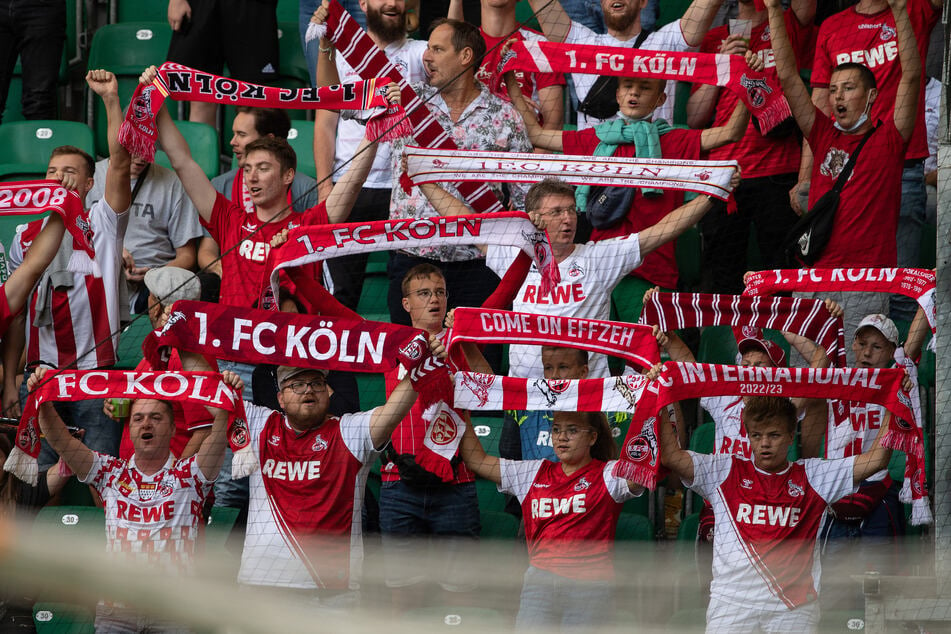 Die mitgereisten Kölner Fans bejubelten den Sieg ihrer Mannschaft.
