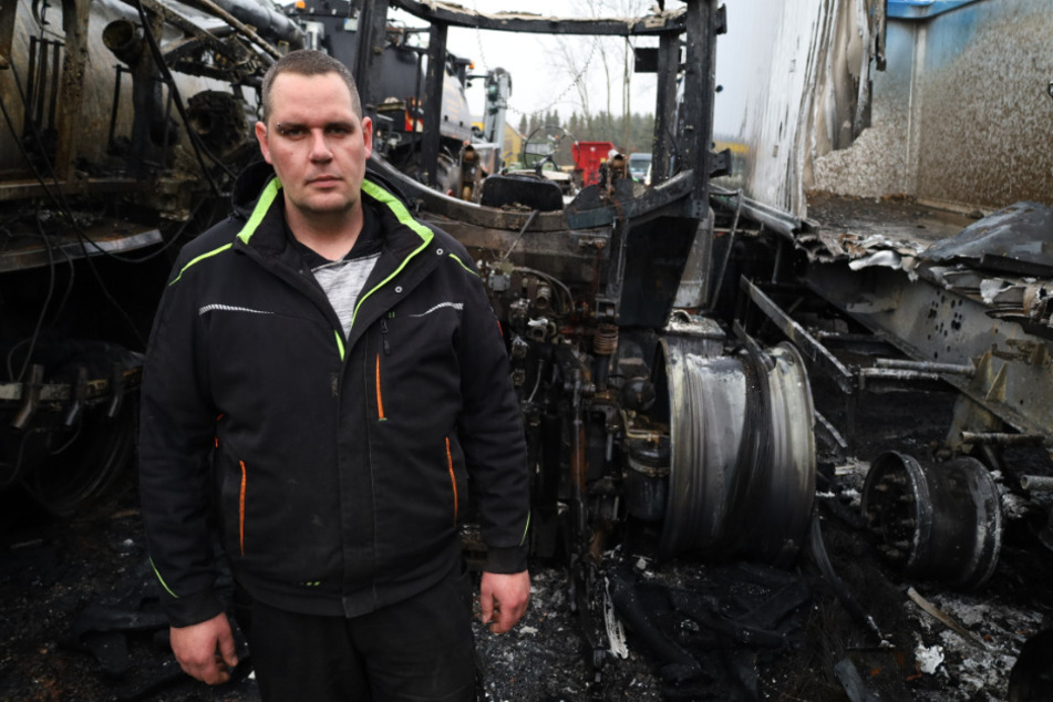 Carsten Schulze (32) schätzt den Brandschaden nach dem Anschlag auf eine halbe Million Euro.