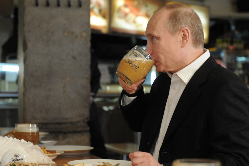 Wladimir Putin (69) gönnt sich ein Bierchen.