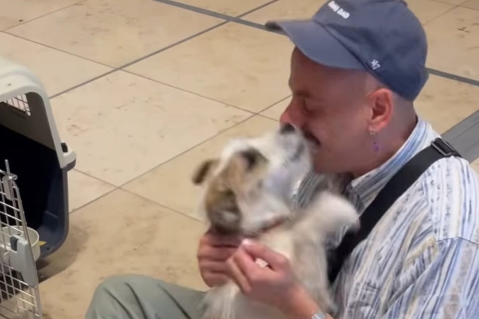 Haben sich nach mehreren Wochen Wartezeit endlich wieder: Milou und ihr Herrchen wider Willen.