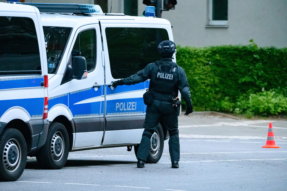 In Halle fand am Montag ein Großeinsatz der Polizei statt. (Symbolbild)