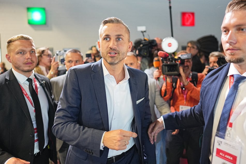 Sachsen-Anhalt hat gewählt. Die AfD unter Spitzenkandidat Ulrich Siegmund (35) liegt haushoch vorn.