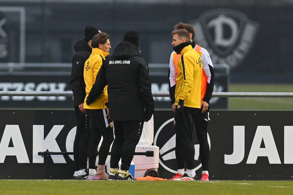 Jan-Hendrik Marx (2.v.r.) musste am Dienstag das Training abbrechen, fällt für das Spiel gegen Düsseldorf aus.