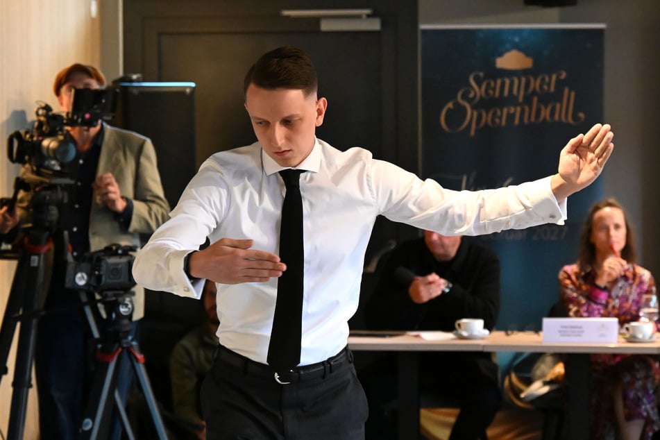 Im Hauptjob Unternehmensberater, in der Freizeit Tänzer. Franz Schlothofer (26) schwebte zum Casting allein übers Parkett.
