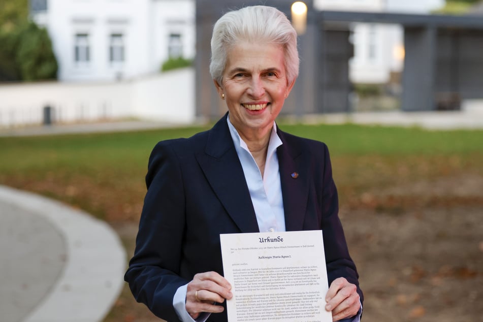 Marie-Agnes Strack-Zimmermann (67, FDP) ist laut "Aalkönigkomitee" eine Frau mit Haltung und Humor.