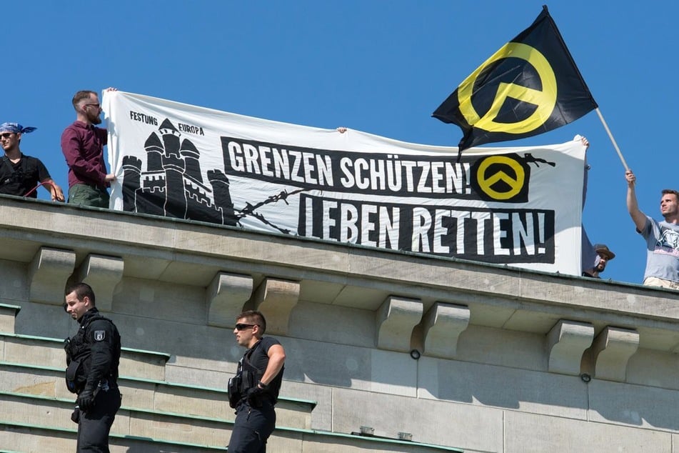 Durch Proteste versuchen Identitäre, auf sich aufmerksam zu machen und Mitglieder zu gewinnen. (Archivbild)