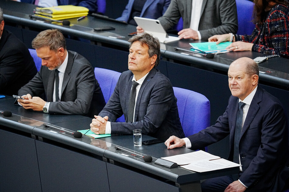 Olaf Scholz (65, SPD, v.l.n.r.), Robert Habeck (53, Grüne) und Christian Lindner (44, FDP): Die Ampel-Koalition hat sich auf das neue Heizungsgesetz geeinigt.