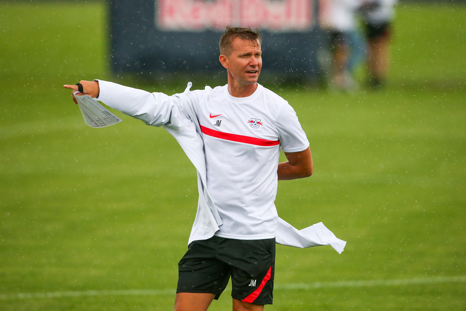Leipzigs Trainer Jesse Marsch (47) gibt sich vor dem Spiel gegen Manchester City zuversichtlich. So langsam möchte nicht nur der Amerikaner wieder Erfolge bei den Bullen sehen. (Archivbild)