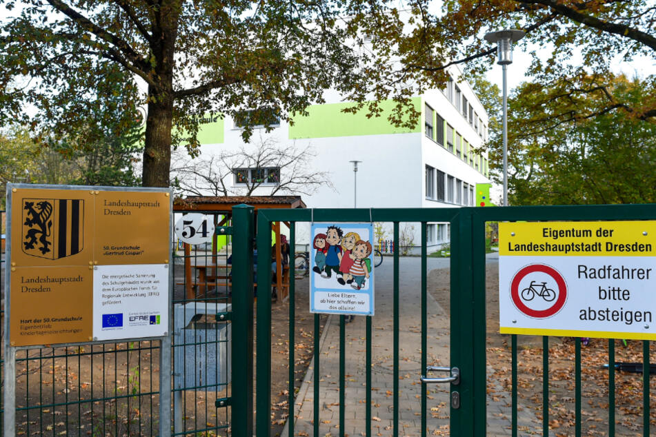 Nach einem Corona-Fall am Hort der 50. Grundschule in Klotzsche wurde die Quarantäne überraschend schnell wieder aufgehoben.